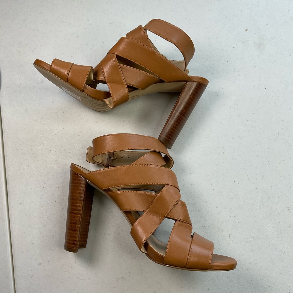 Micheal Kors Sexy Women's Tan Strappy Sandals with gold tone ankle Buckle prom - Picture 7 of 8